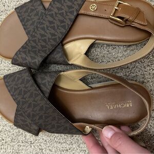 Very comfortable flat sandals